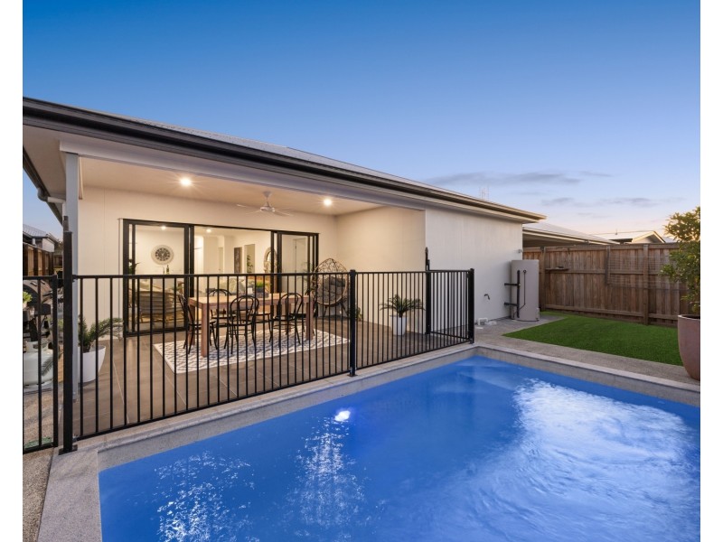 4 Valley Crescent, Palmview QLD 4553