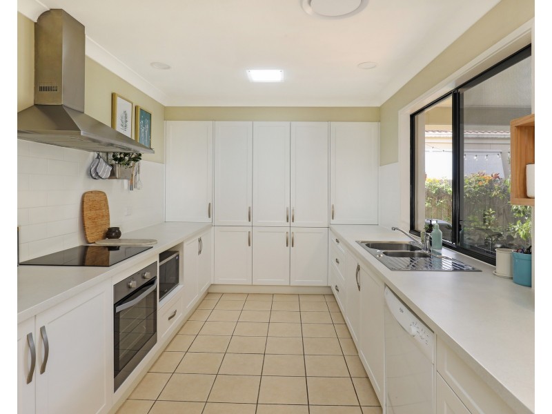 11 Kingfish Court, Mountain Creek QLD 4557