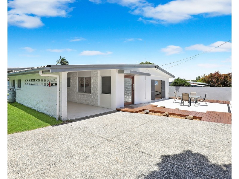 11 Poinsettia Avenue, Mooloolaba QLD 4557