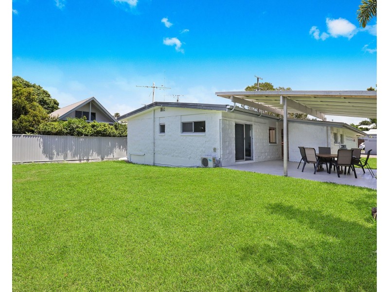 11 Poinsettia Avenue, Mooloolaba QLD 4557