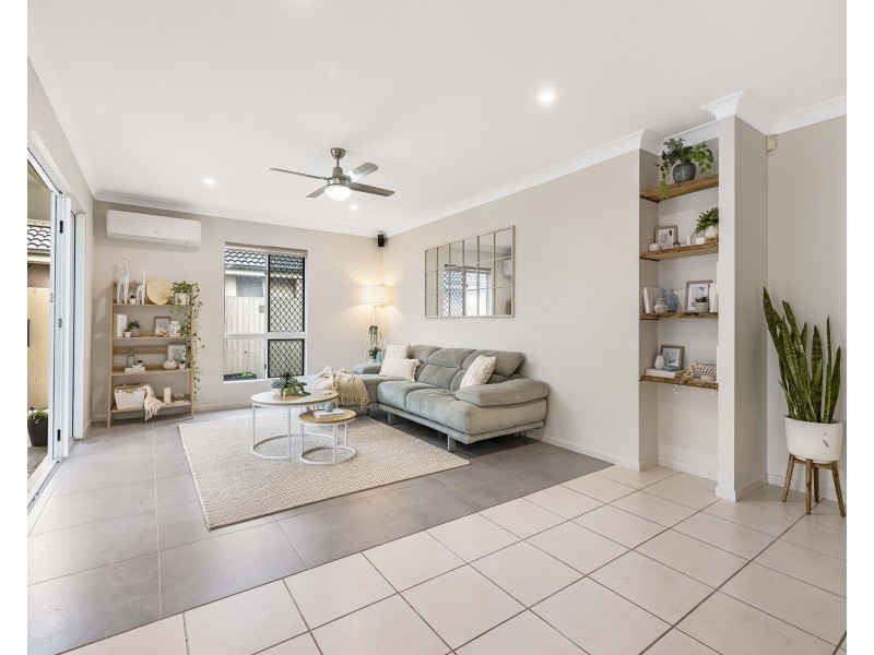 15 Birrobeen Street, Little Mountain QLD 4551