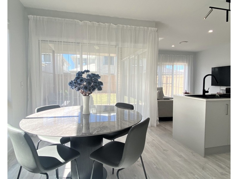 18 Divine Street, Palmview QLD 4553