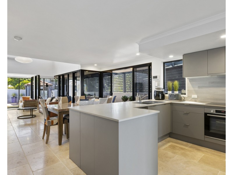 2/57-59 River Esplanade, Mooloolaba QLD 4557