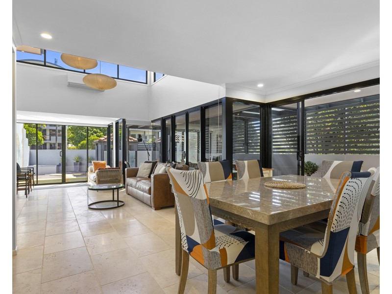 2/57-59 River Esplanade, Mooloolaba QLD 4557