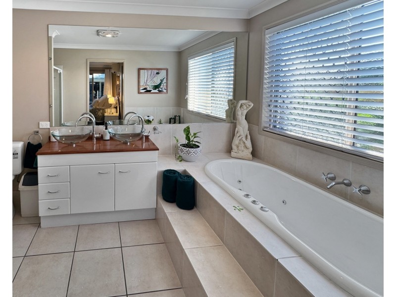 3 Oyster Court, Twin Waters QLD 4564