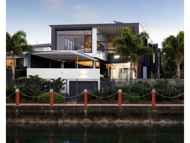 HOUSE 1/6 Tarawa Street, Kawana Island QLD 4575