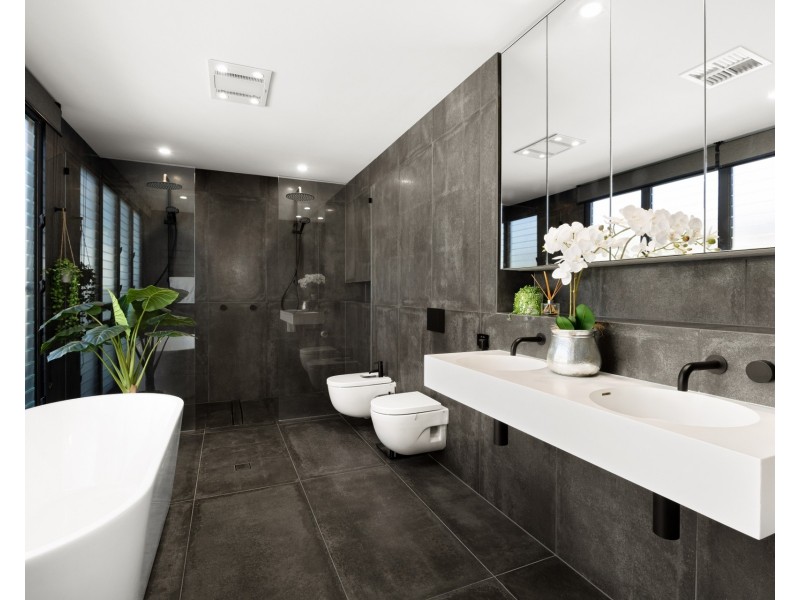 HOUSE 1/6 Tarawa Street, Kawana Island QLD 4575