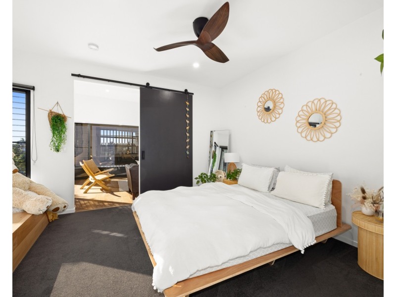 HOUSE 1/6 Tarawa Street, Kawana Island QLD 4575