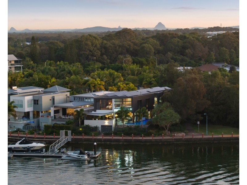 HOUSE 1/6 Tarawa Street, Kawana Island QLD 4575