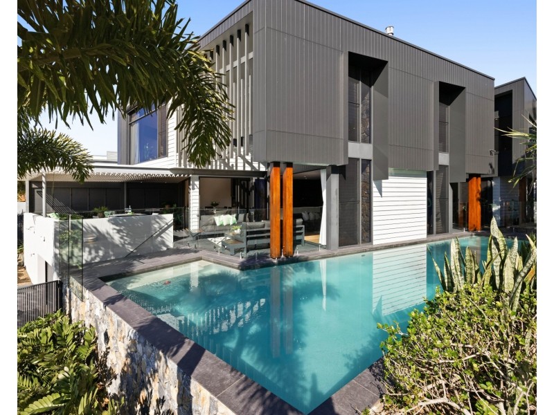 HOUSE 1/6 Tarawa Street, Kawana Island QLD 4575