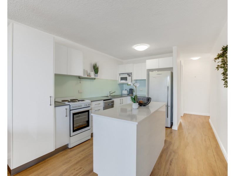 2/14 Kalinda Avenue, Mooloolaba QLD 4557