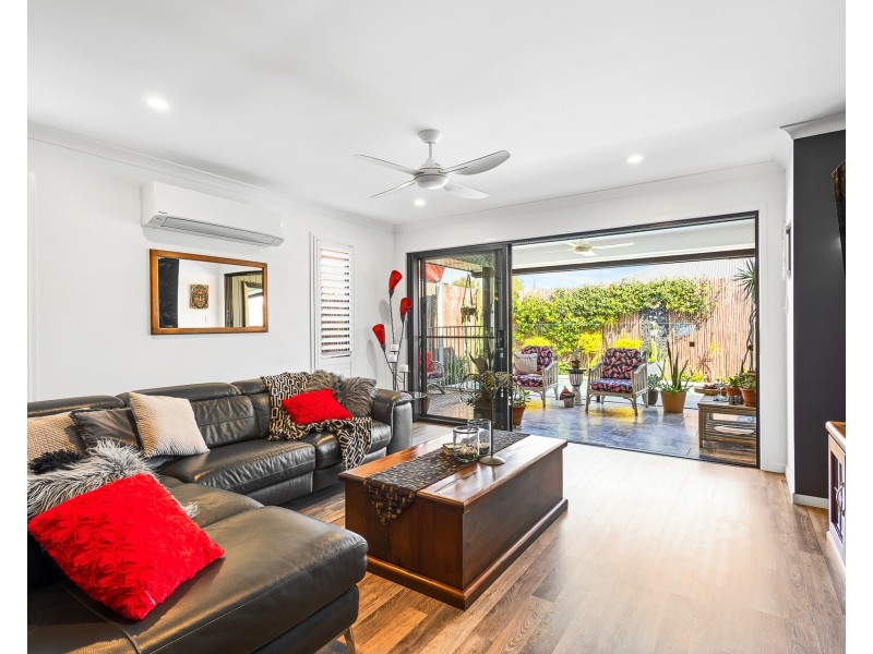 16 Potts Street, Palmview QLD 4553