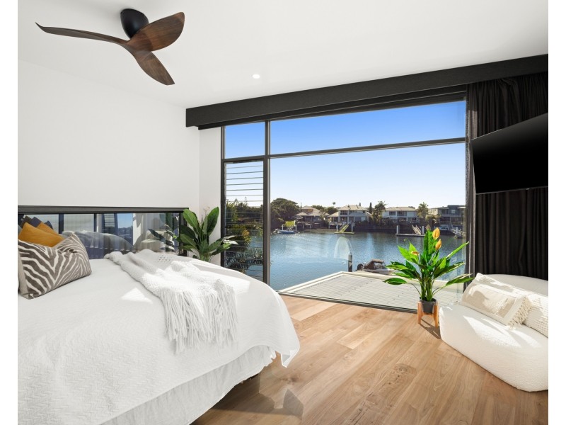 House 1/6 Tarawa Street, Kawana Island QLD 4575