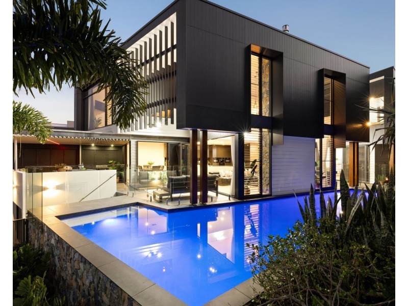 House 1/6 Tarawa Street, Kawana Island QLD 4575