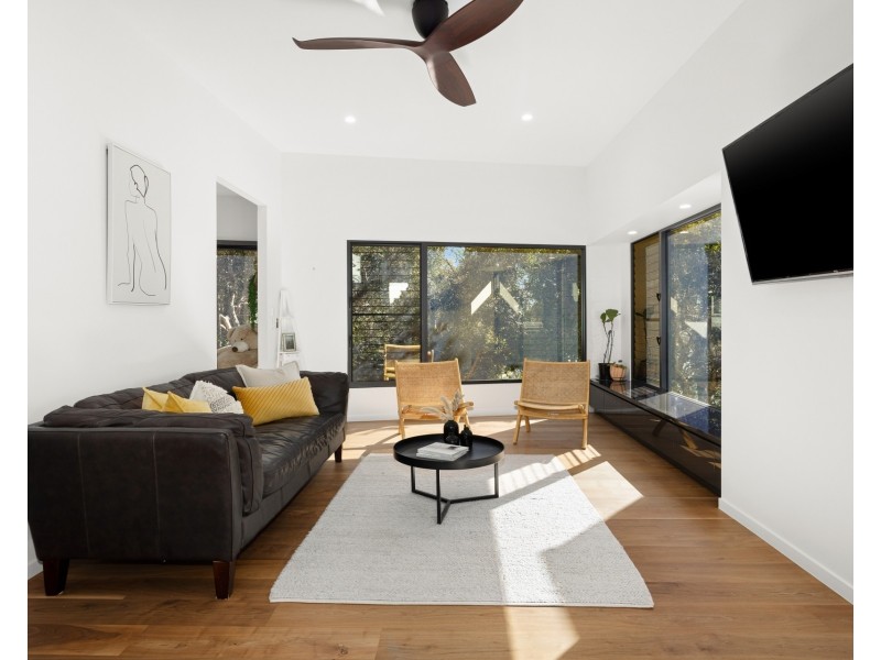 House 1/6 Tarawa Street, Kawana Island QLD 4575