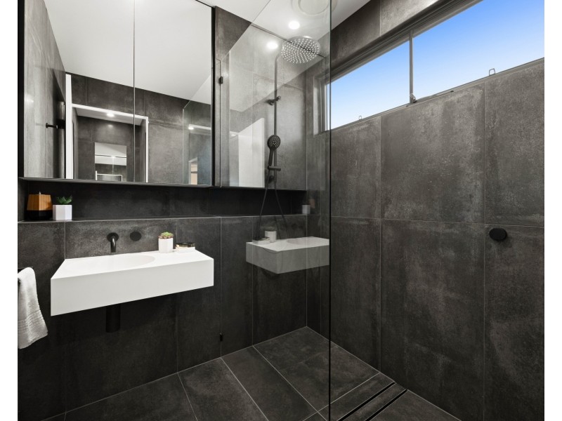 House 1/6 Tarawa Street, Kawana Island QLD 4575