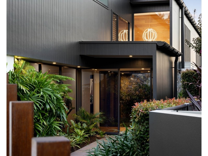 House 1/6 Tarawa Street, Kawana Island QLD 4575