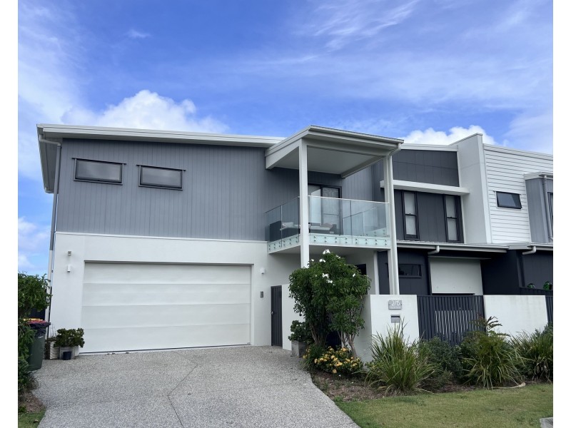 2/15 Tailslide Crescent, Bokarina QLD 4575