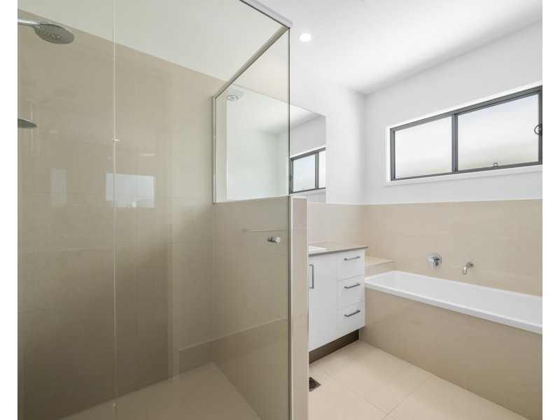 60 Lighthouse Circuit, Birtinya QLD 4575