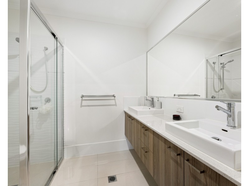 3/2A Regatta Boulevard, Wurtulla QLD 4575