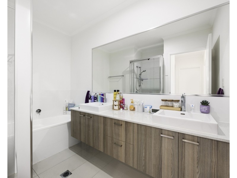 3/2A Regatta Boulevard, Wurtulla QLD 4575