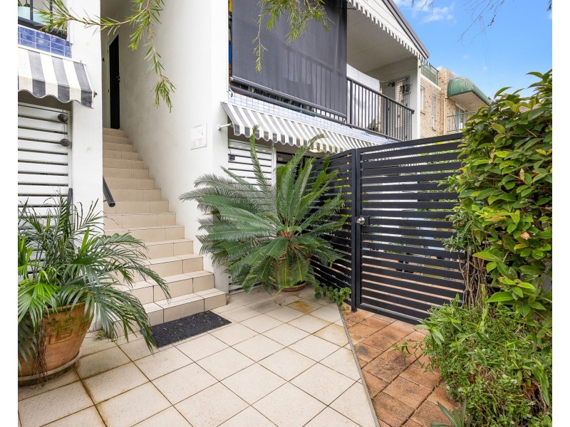 2/16 Muraban Street, Mooloolaba QLD 4557
