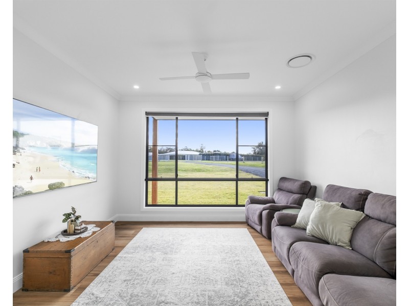 28 Cook Road, Glass House Mountains QLD 4518
