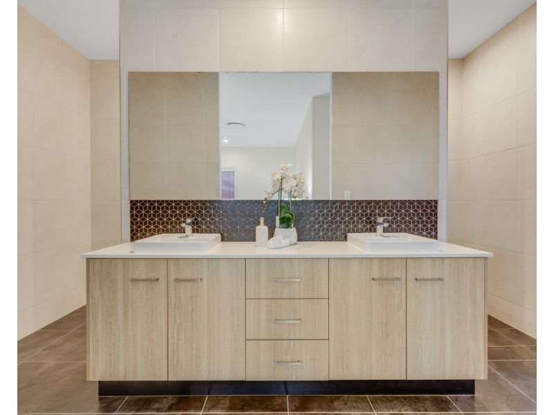29 Mon Terre Drive, Little Mountain QLD 4551