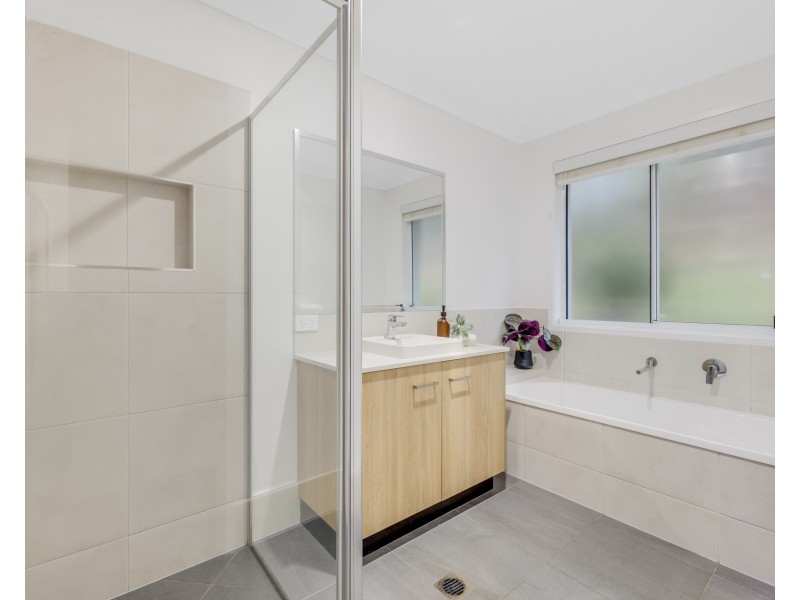 29 Mon Terre Drive, Little Mountain QLD 4551