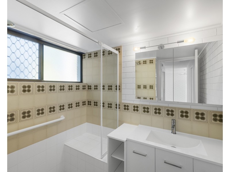 2/353 Bradman Avenue, Maroochydore QLD 4558