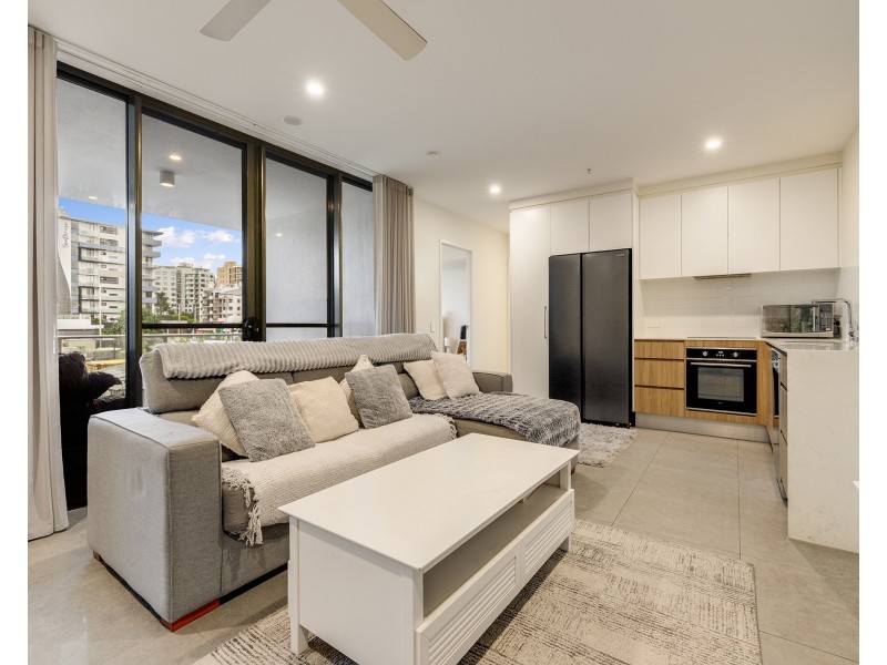 102/37 Smith Street, Mooloolaba QLD 4557