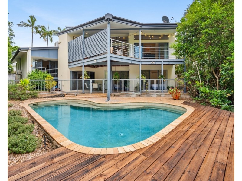 15 Ocean Crest Place, Alexandra Headland QLD 4572