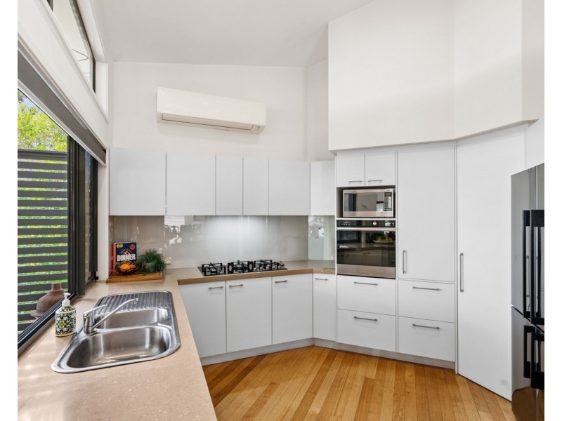 15 Ocean Crest Place, Alexandra Headland QLD 4572