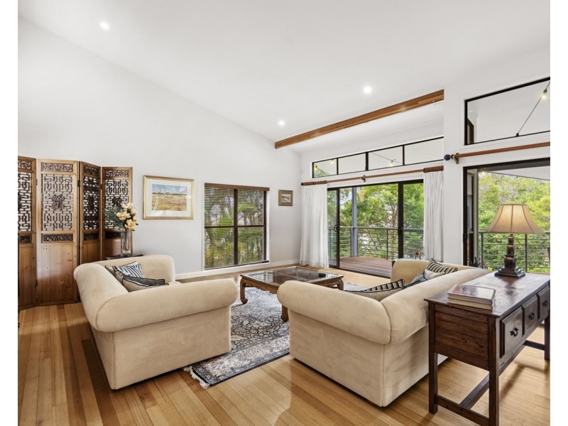 15 Ocean Crest Place, Alexandra Headland QLD 4572