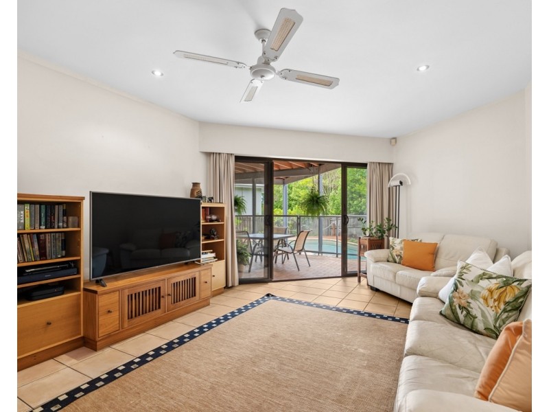 15 Ocean Crest Place, Alexandra Headland QLD 4572