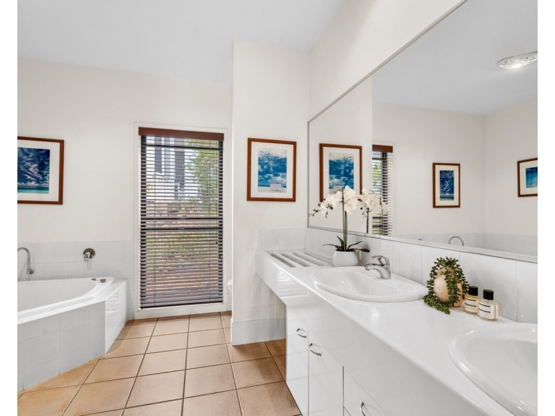 15 Ocean Crest Place, Alexandra Headland QLD 4572