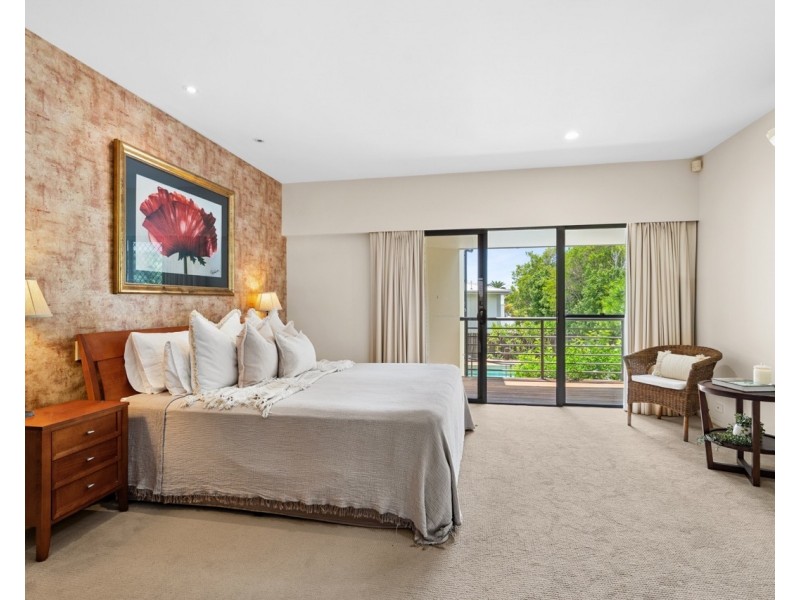 15 Ocean Crest Place, Alexandra Headland QLD 4572