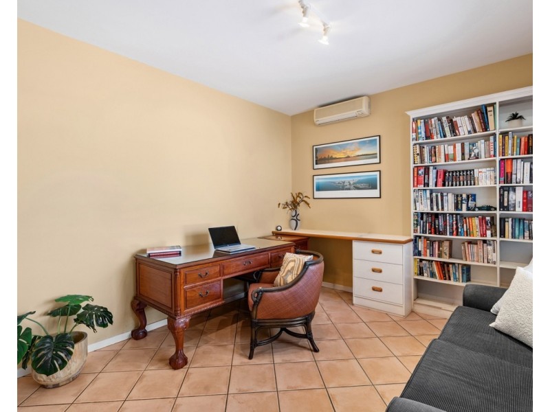 15 Ocean Crest Place, Alexandra Headland QLD 4572
