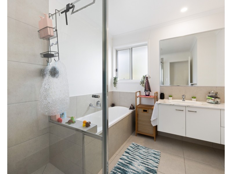42 James Whalley Drive, Burnside QLD 4560