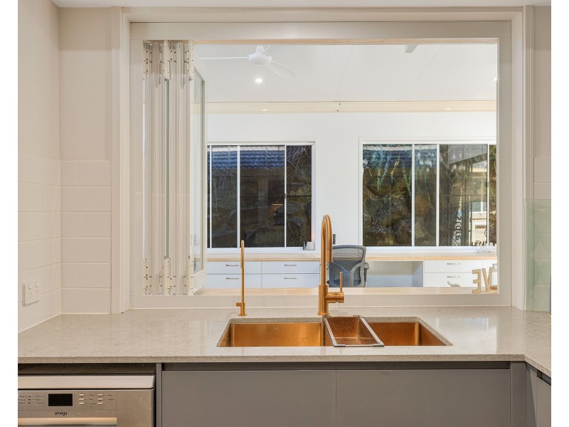1 Dunk Place, Little Mountain QLD 4551