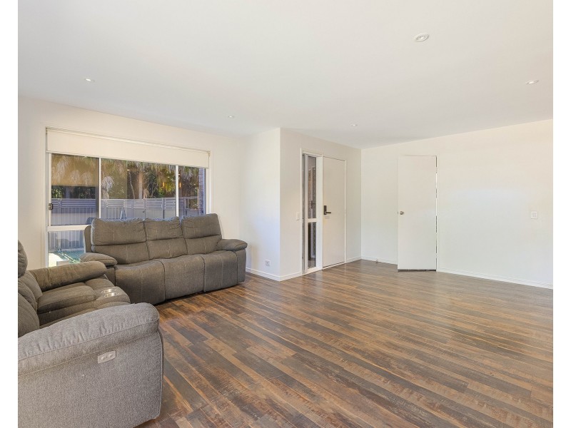 1 Dunk Place, Little Mountain QLD 4551