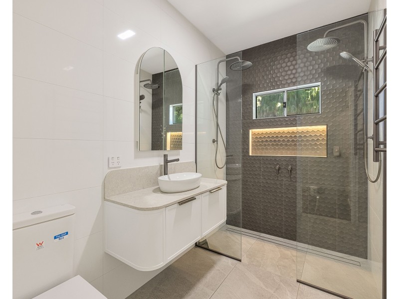 1 Dunk Place, Little Mountain QLD 4551