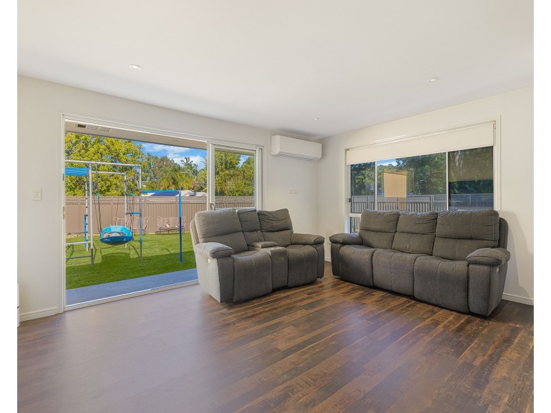 1 Dunk Place, Little Mountain QLD 4551