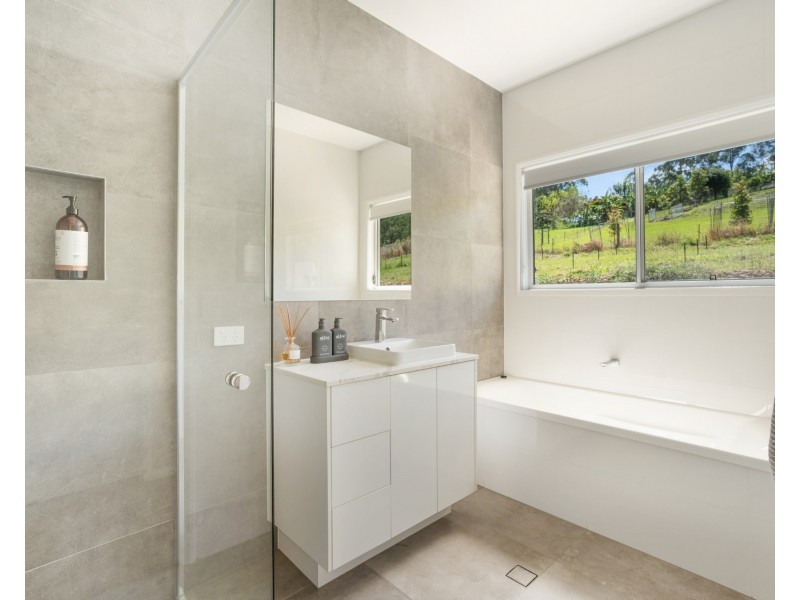 11 Bushland Place, Dulong QLD 4560