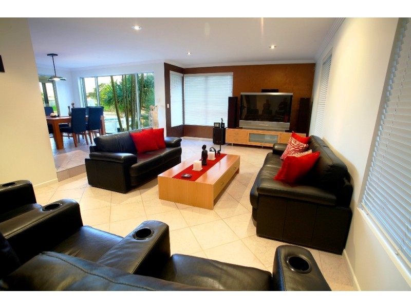 1 Waringa Court, Minyama QLD 4575