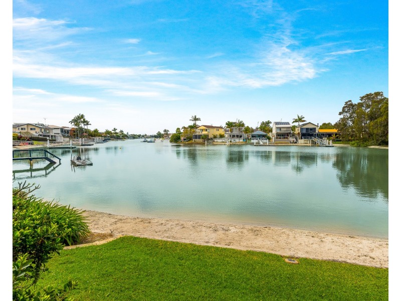 1/10 Carrothool Place, Mooloolaba QLD 4557