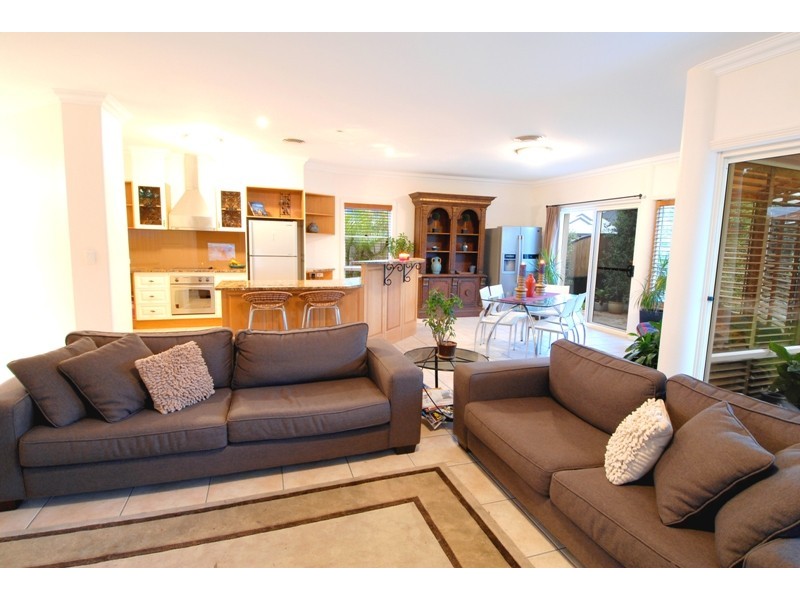 1 Antigua Court, Kawana Island QLD 4575