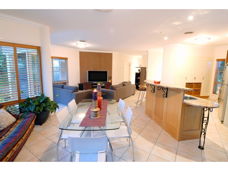 1 Antigua Court, Kawana Island QLD 4575