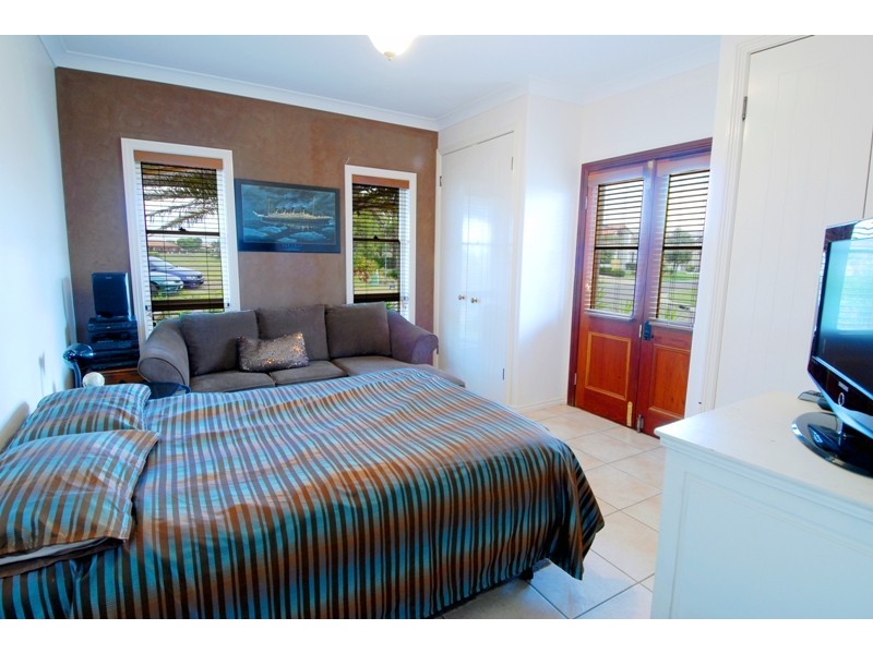 1 Antigua Court, Kawana Island QLD 4575
