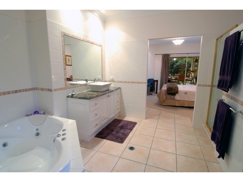 1 Antigua Court, Kawana Island QLD 4575